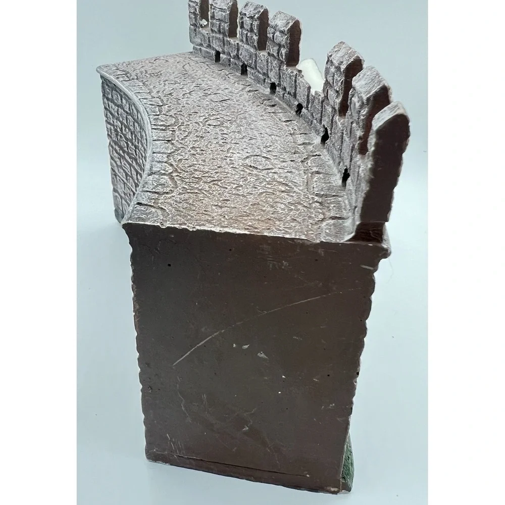 Miniature Building Authority Town Wall Series Outer Curved Wall Resin MBA